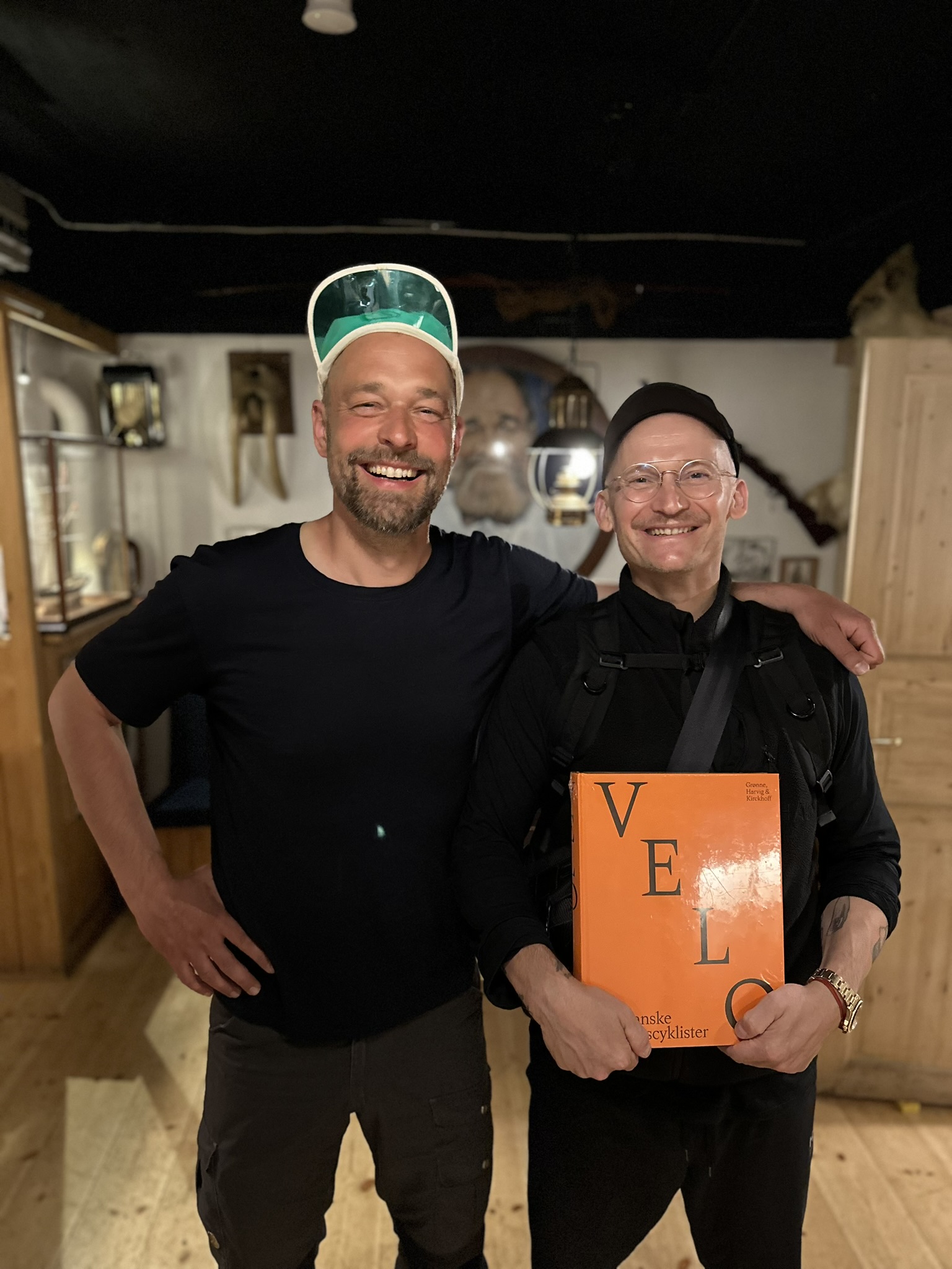 EN AFTEN I EVENTYRERNES KLUB