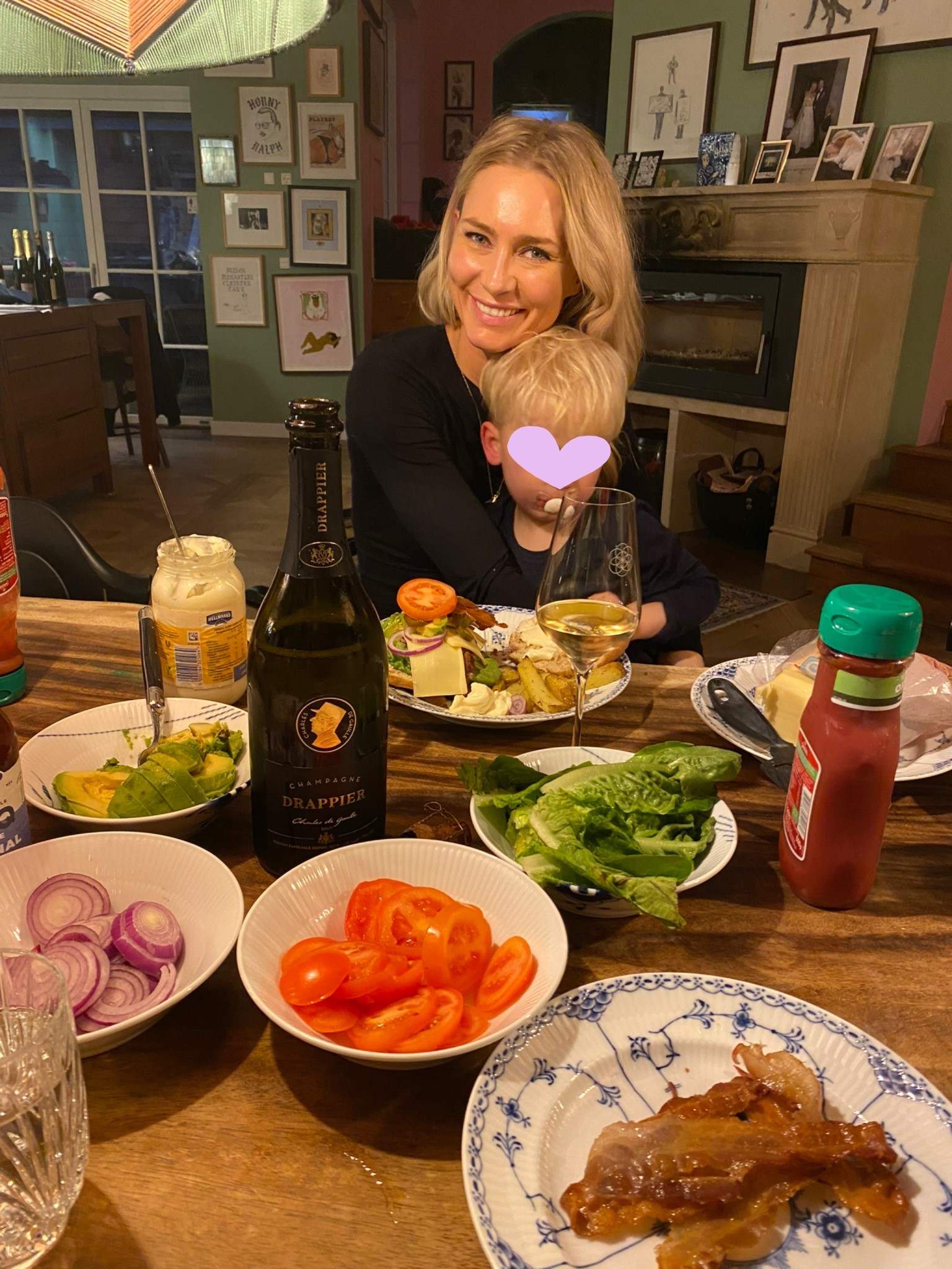 BURGER OG BOBLER; INTERNATIONAL CHAMPAGNE DAY EDITION